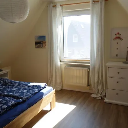 度假居 4 Personen Mit Zwei Duschen Und Toiletten In Zweiter Reihe Zum Deich In