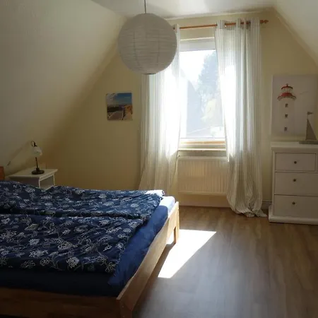 4 Personen Mit Zwei Duschen Und Toiletten In Zweiter Reihe Zum Deich In