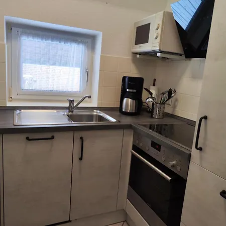 4 Personen Mit Zwei Duschen Und Toiletten In Zweiter Reihe Zum Deich In