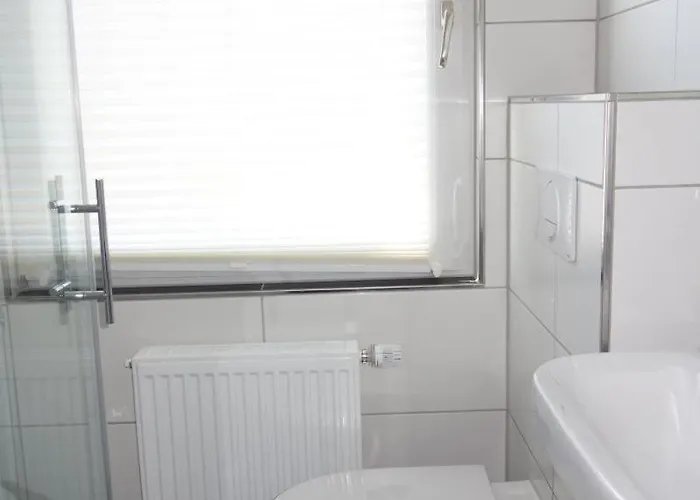 4 Personen Mit Zwei Duschen Und Toiletten In Zweiter Reihe Zum Deich In