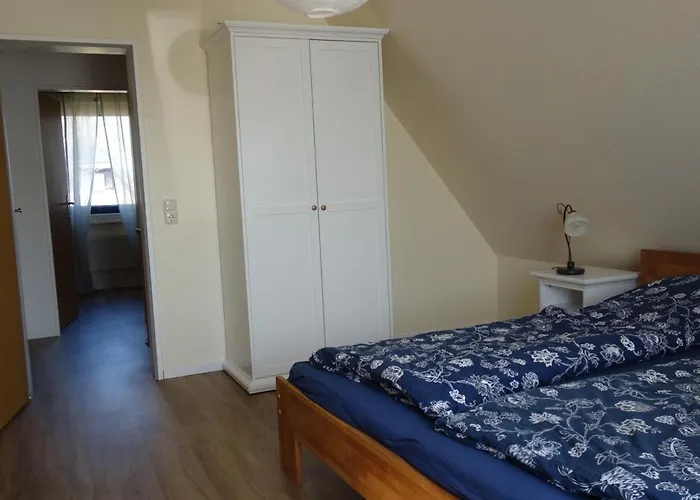 度假居 4 Personen Mit Zwei Duschen Und Toiletten In Zweiter Reihe Zum Deich In *
